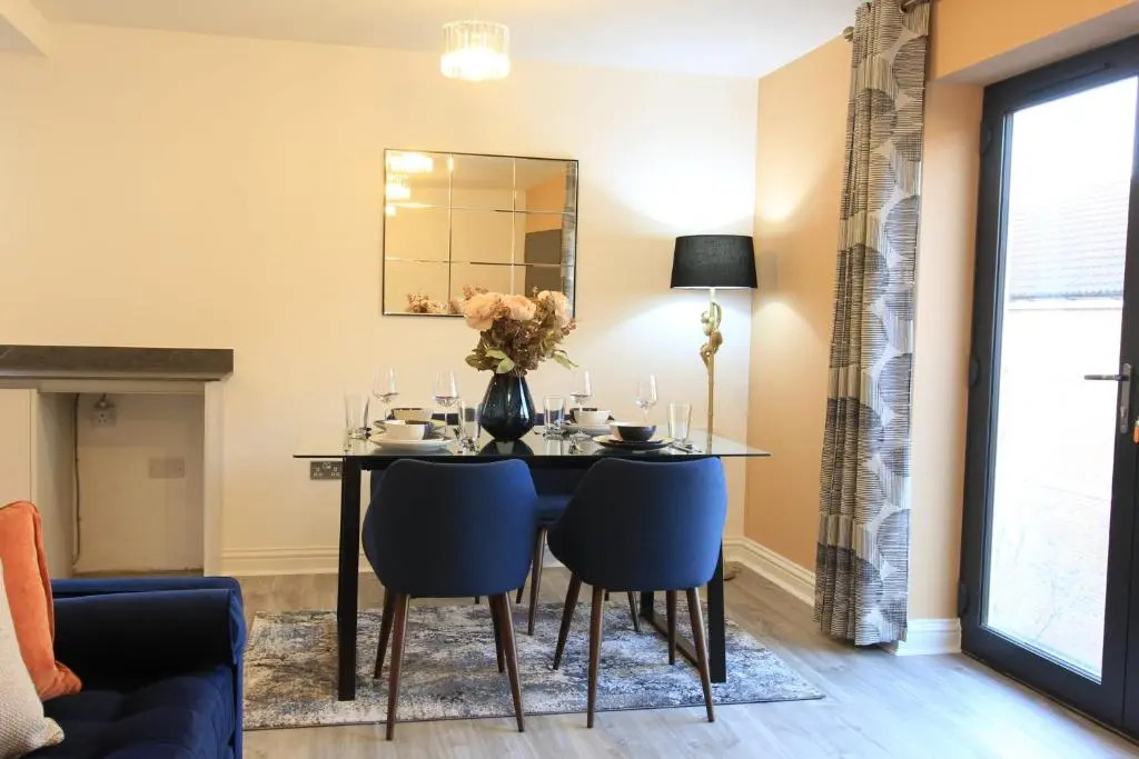 Cabot Mews Apartment 7