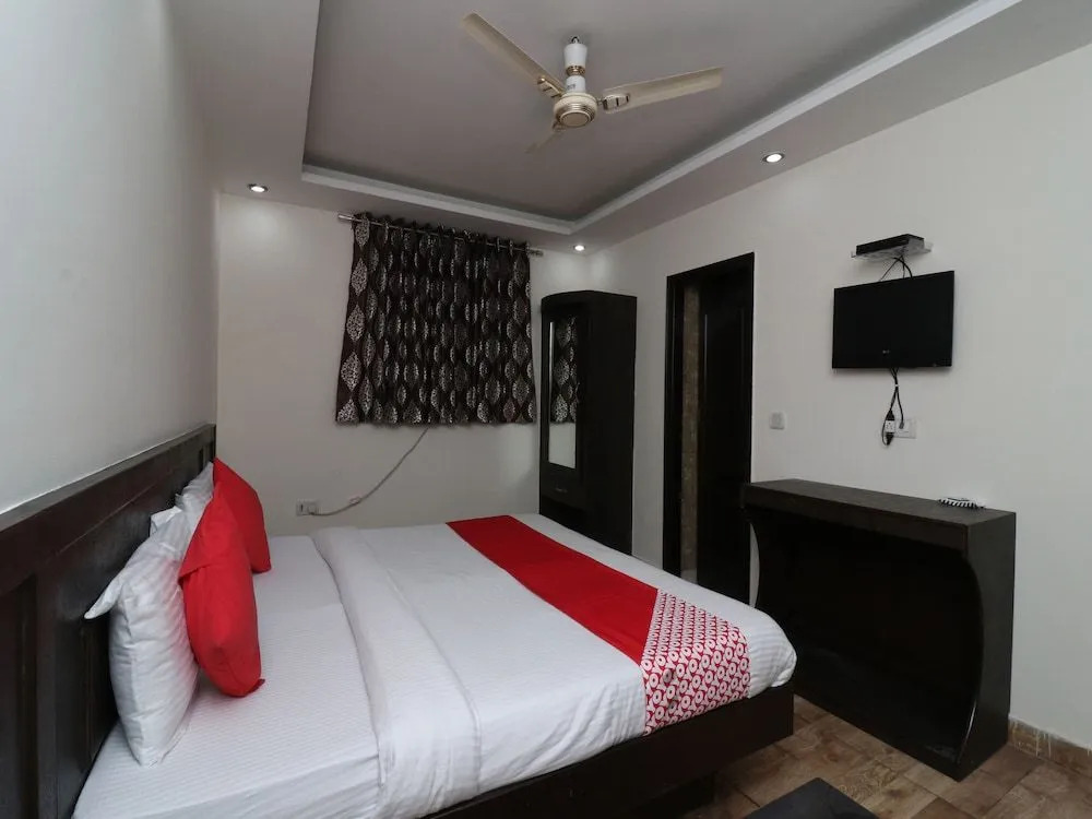 OYO 27823 Hotel Sahib