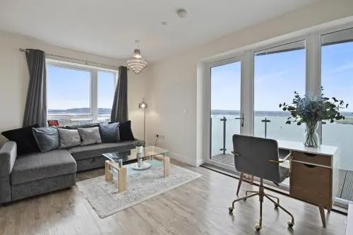 Pier Apartment 3