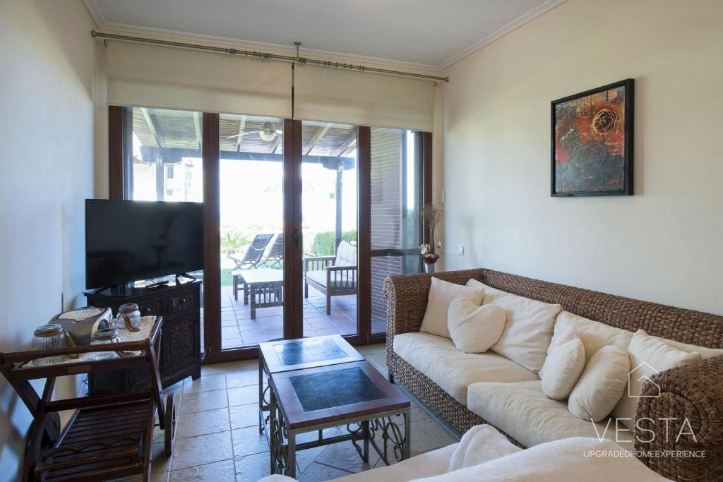 Galini Villa, 3 bdrms, sea views & private garden