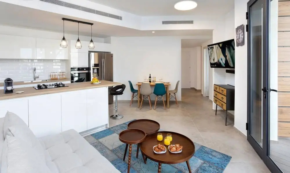 Cozy 2BR in Bezalel by HolyGuest