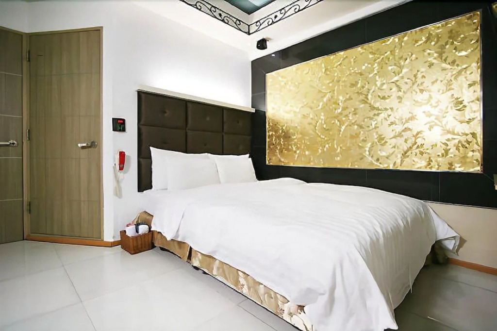 Hit Hotel