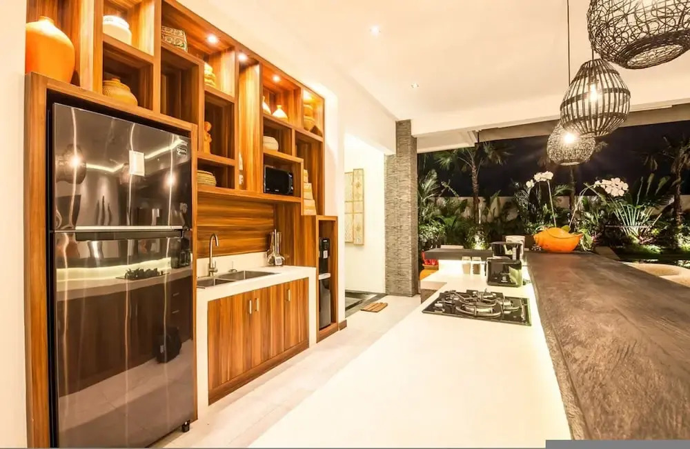 Luxury 6BR Villa, Canggu, 400m to Finns Beach