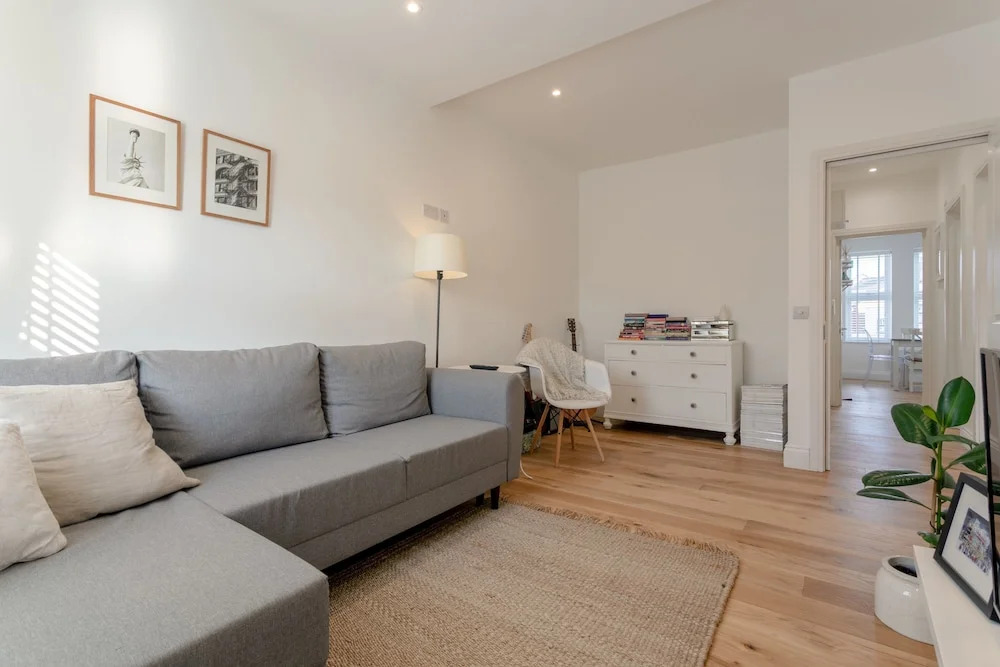 Bright 1 Bedroom Apartment in Wimbledon Park
