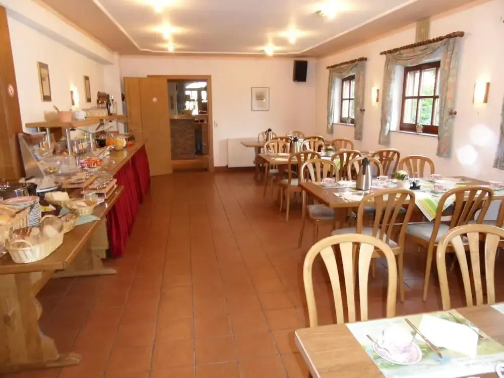 Gästehaus Weingut - Fröhliches Weinfass