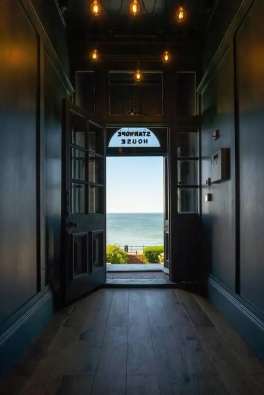 Luxe Beach Pad, Wow Sea Views at Coco By The Bay