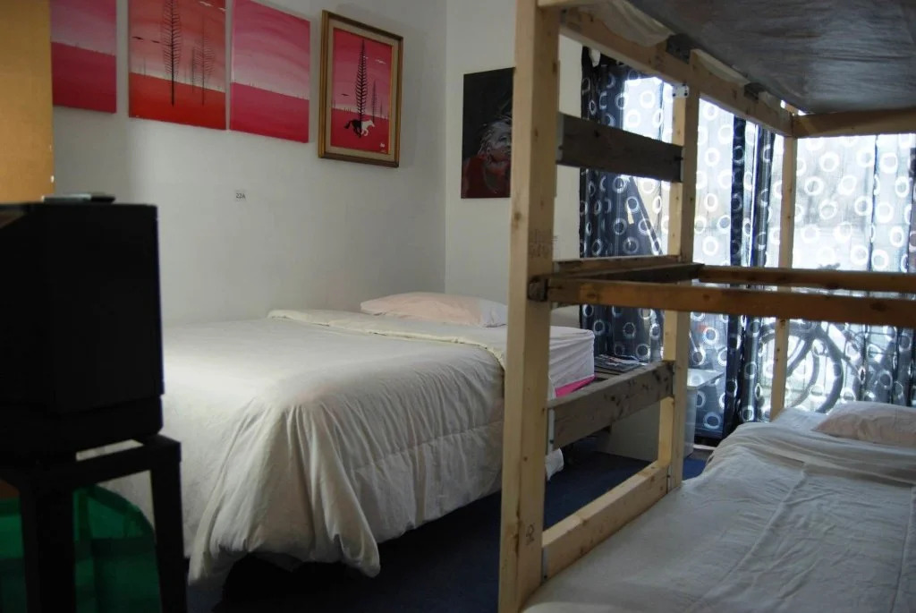 Econo Hostel