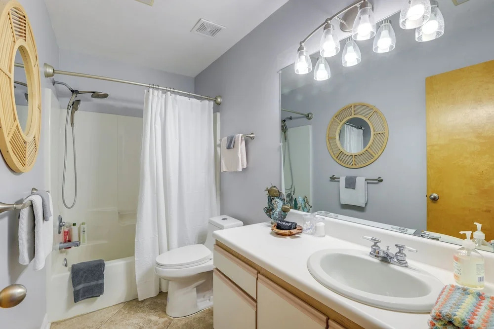 Walkable Beachfront Retreat on Cedar Key!