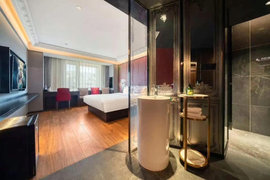 Aiju Hotel (Yingkou Bayuquan District Moon Lake Park Branch)