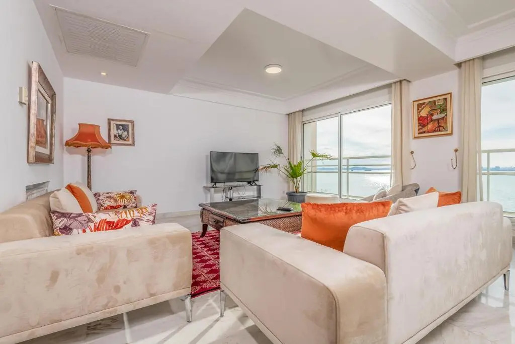 luxury apartement lake view