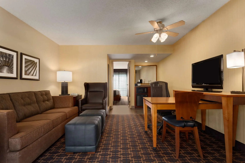 Embassy Suites by Hilton Los Angeles International Airport South