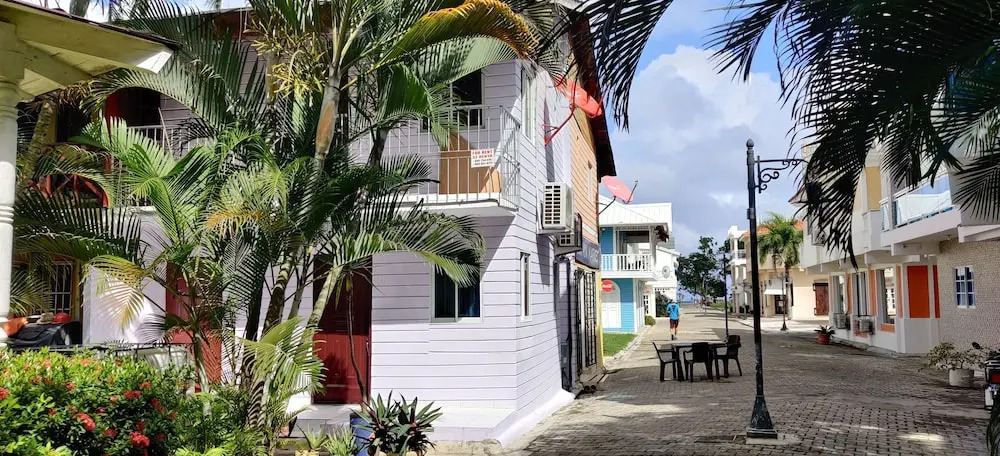 Larimar Beach Apartment