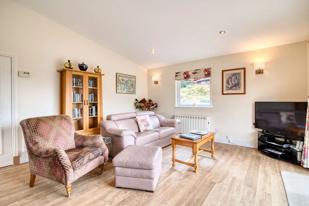 Kingfisher Lodge with sensational loch views