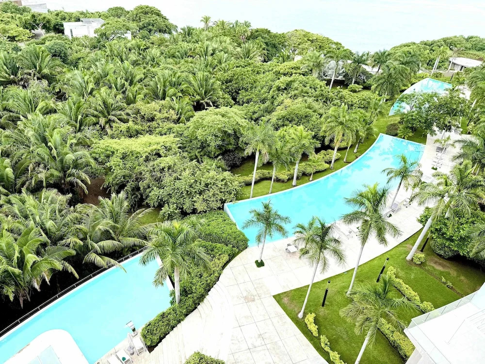 Luxury 2BR Bolongo Ocean View Private Beach