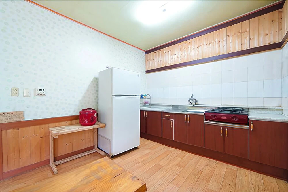 Pocheon Lakeside White House Pension