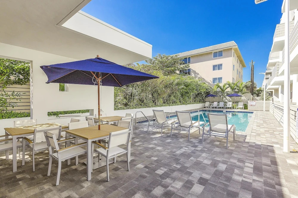 1387 N Ocean Townhouse - 4 Br townhouse by RedAwning