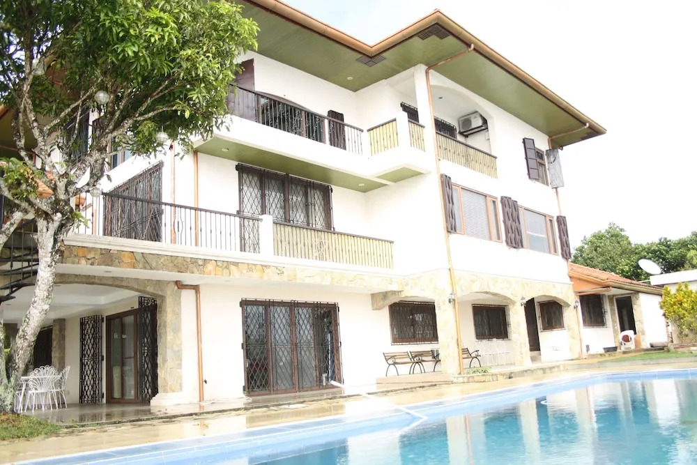 Tagaytay Home by StayHome Asia