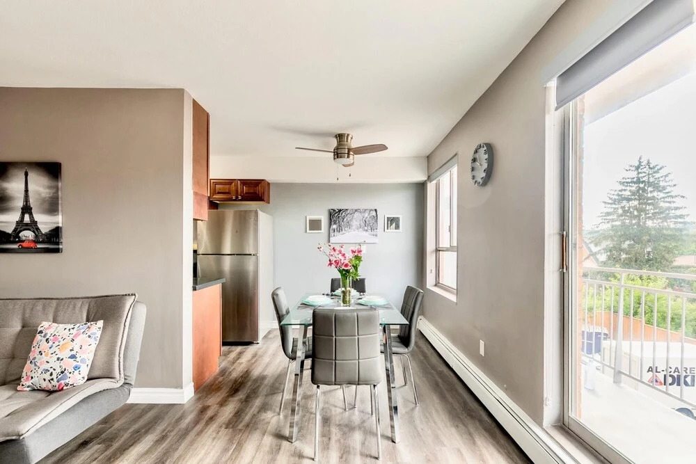 Spacious 2BR Apt With King bed Near DT Hamilton