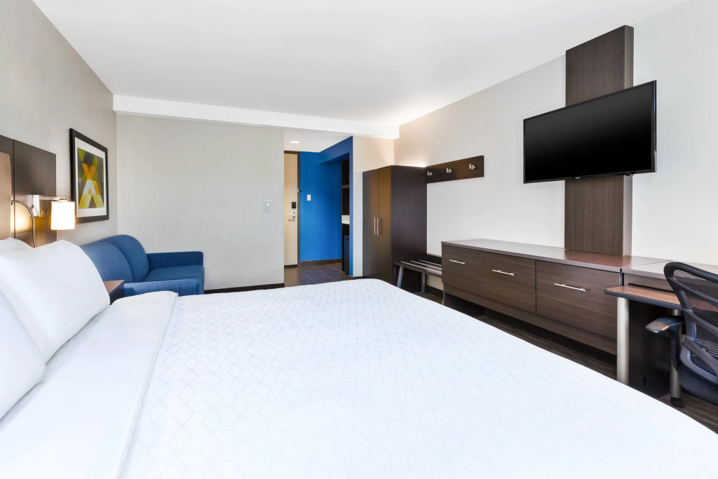 Holiday Inn Express Winnipeg Airport - Polo Park by IHG