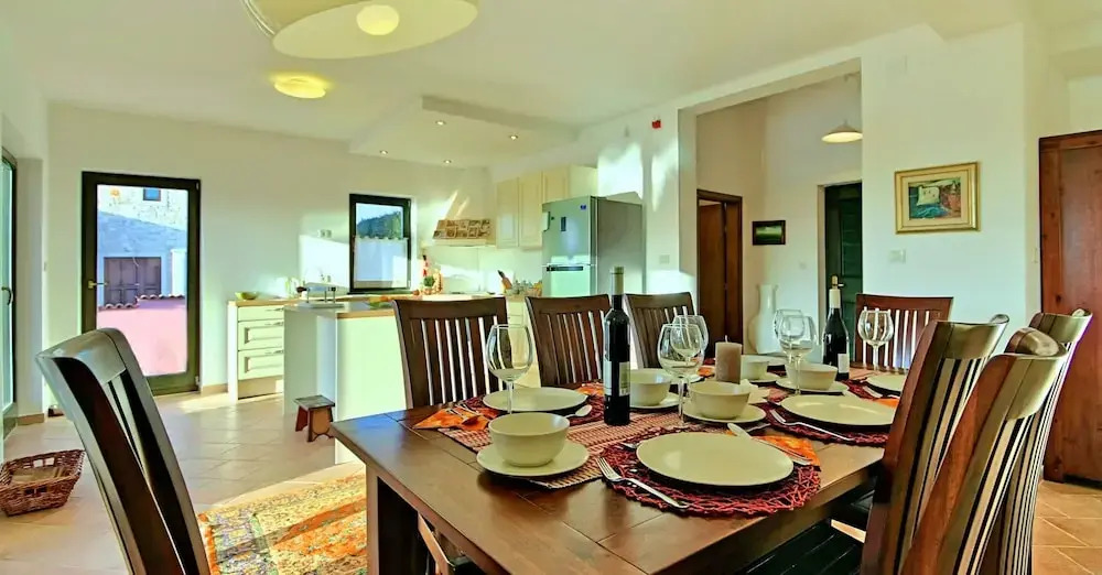 Gorgeous Villa With Private Swimming Pool and Covered Terrace