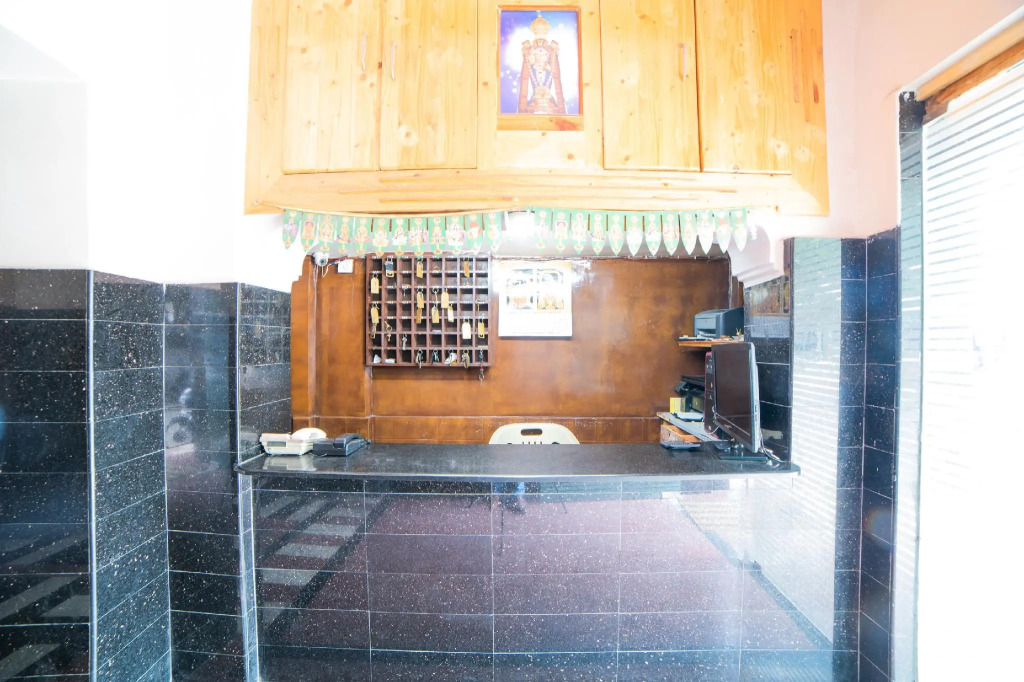 Sree Radha Lodge by OYO Rooms