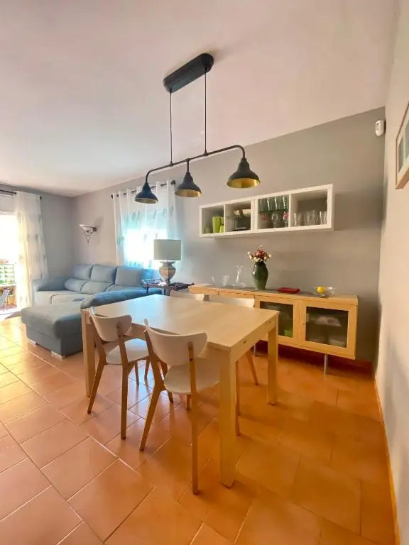 AT090 Estupenda casa con jardín a 150 metros de la playa