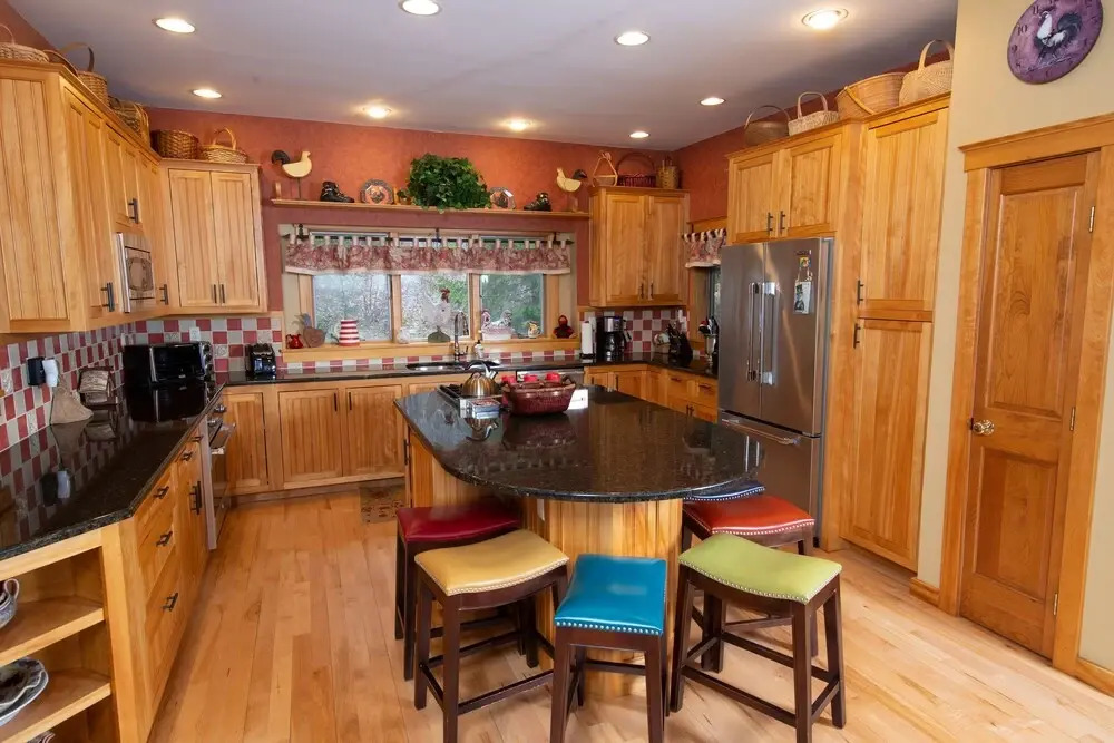 Luxury 6br Solitude Ge- Indoor Bball Court, Private Tub 6 Bedroom Home by RedAwning