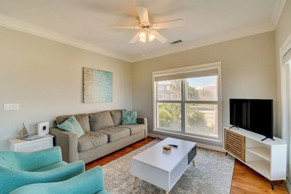 Walk to Beach: Home w Pool Access in Gulf Shores
