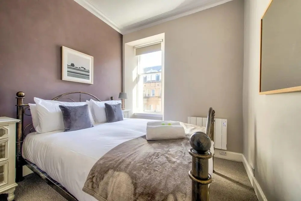 Heart of the City Aparment: Next to Waverley Station