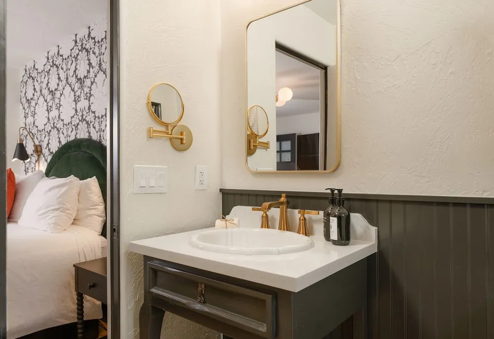 Petit Soleil - Bed, Breakfast and Bar