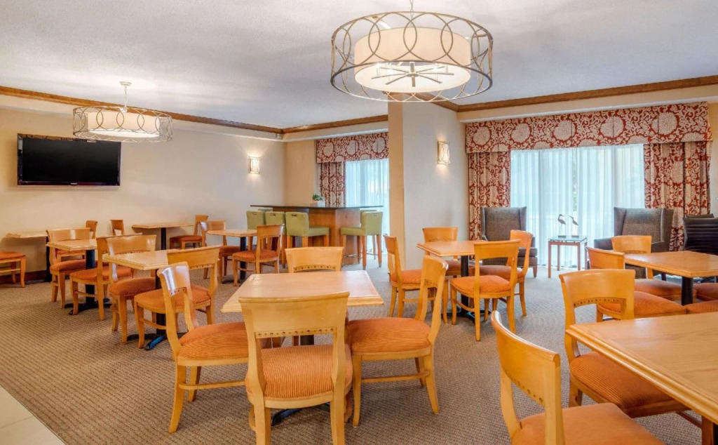 Econo Lodge Inn & Suites Foley-North Gulf Shores