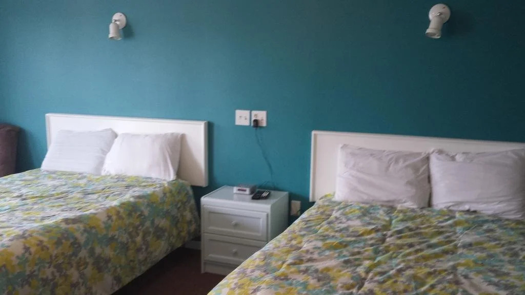 Grove Motel