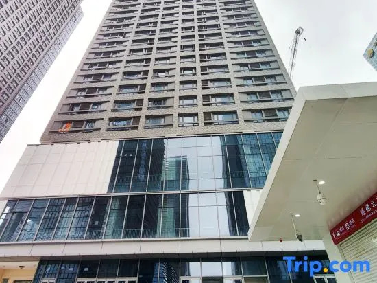 Quzhu Qingju Chain Apartments（Foshan Century Lotus Sports Center）