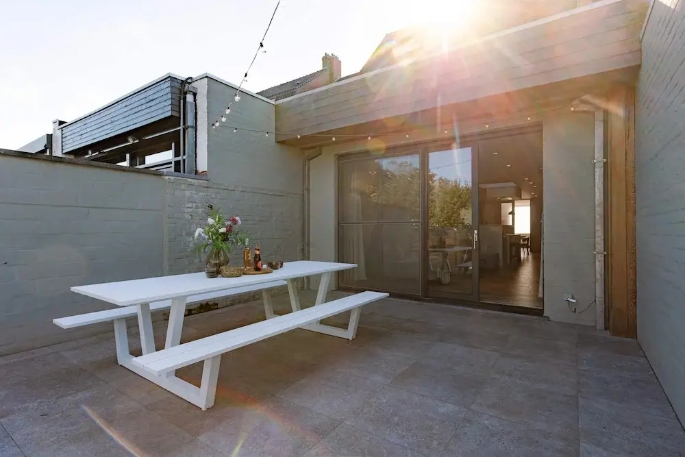 House Tilo Charming Holiday Home in Ypres for 8 Guests History Nature and Relaxation