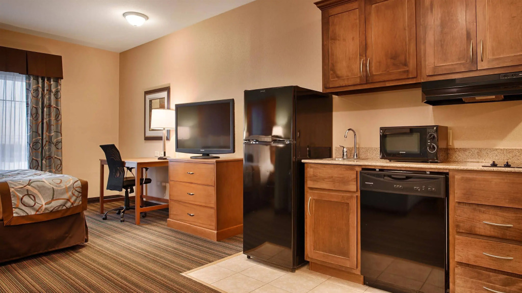 Best Western Plus Seminole Hotel & Suites