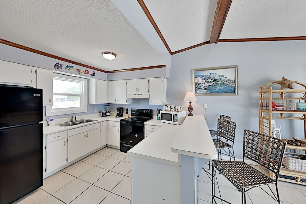 Beachfront Sun-kissed West - 1 Mile To Kiva Dunes 2 Bedroom Duplex