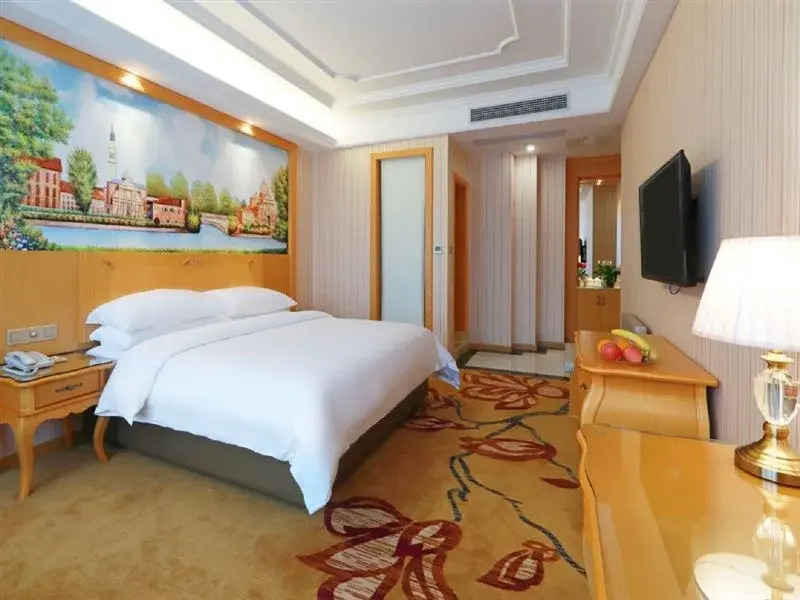 Vienna International Hotel (Fuzhou South Railway Station, Lulei Metro Station)