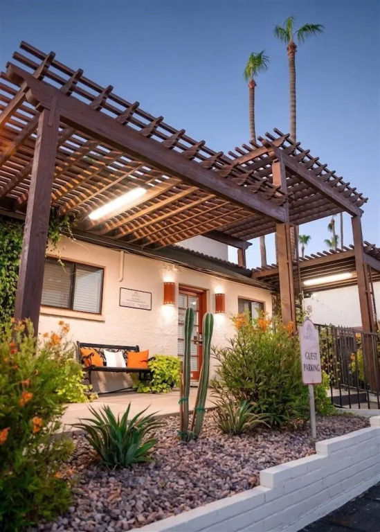 113-Fully Furnished 1BR Suite-Prime Location! by RedAwning