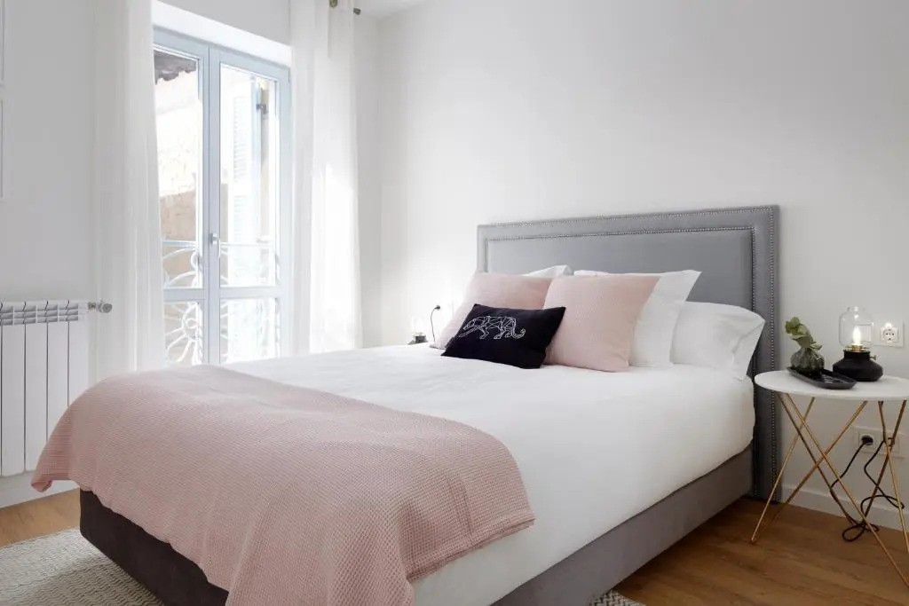 H SUITE3B by Smiling Rentals