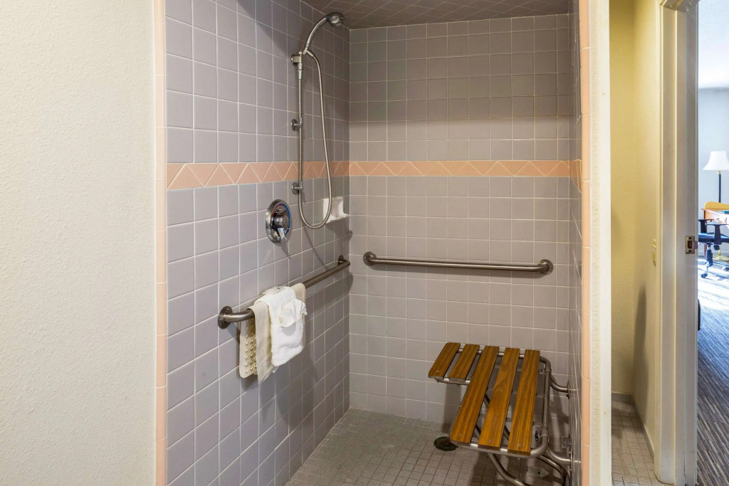 Quality Inn & Suites Tulare