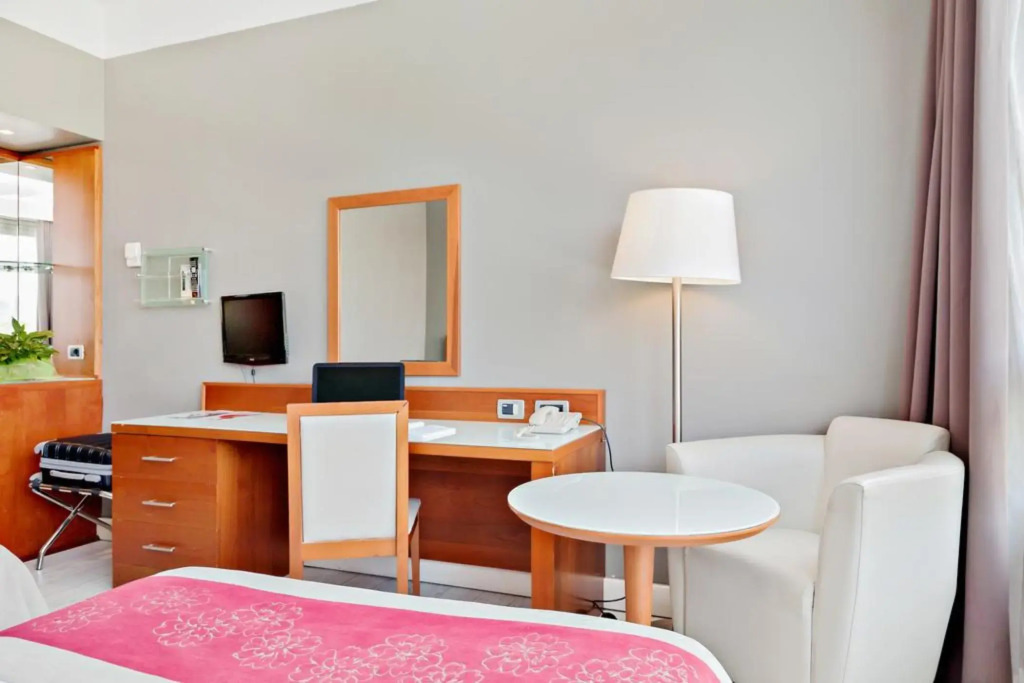 Отель Italiana Hotels Florence