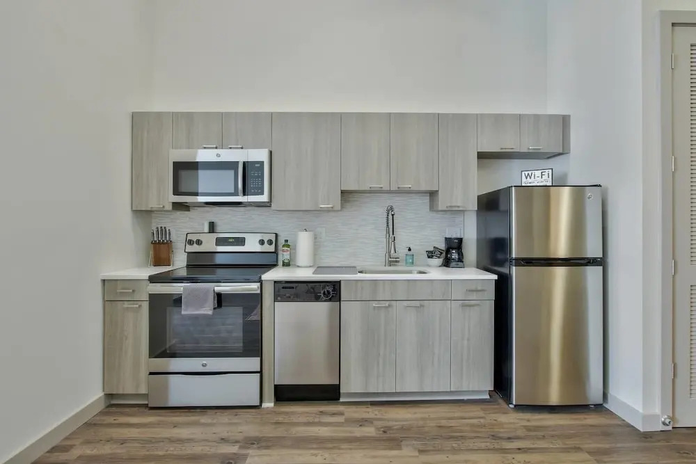 High End Old Town Loft + Pool + Clubhouse