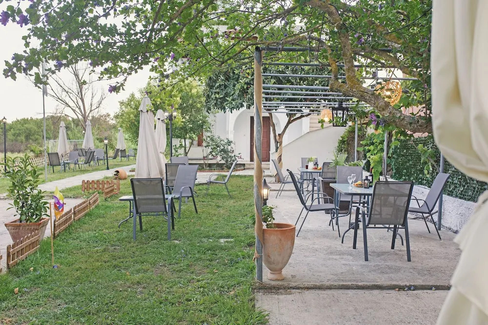 Nikolouzos Sunny Estate
