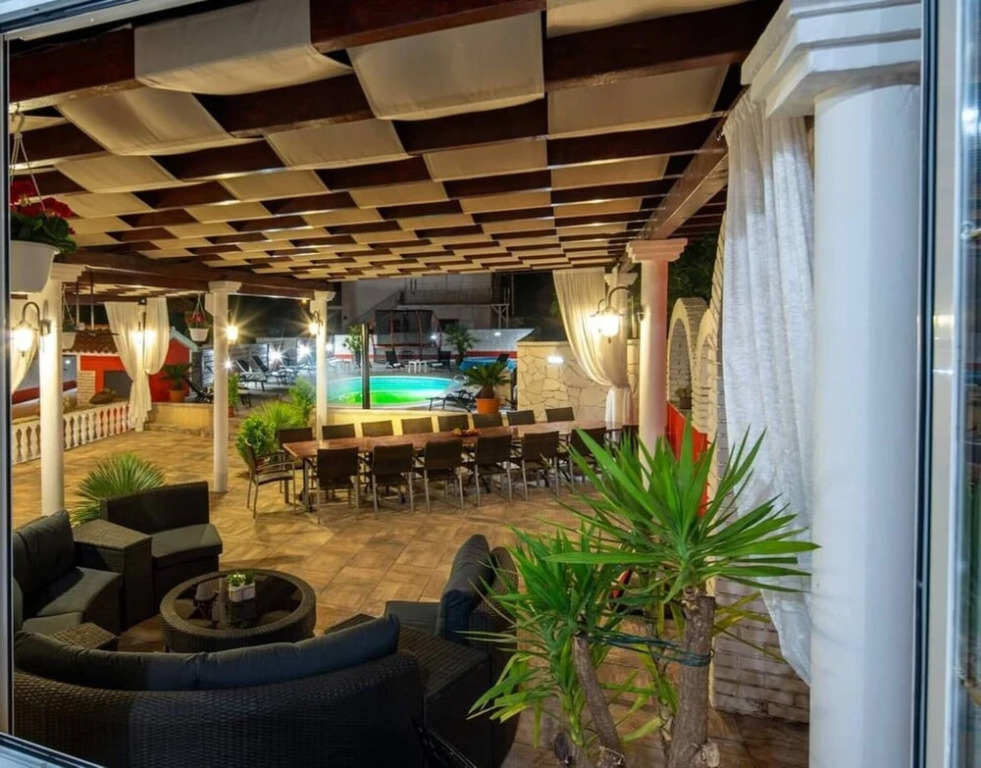 4 Great Villa Ancora For 16 Guests
