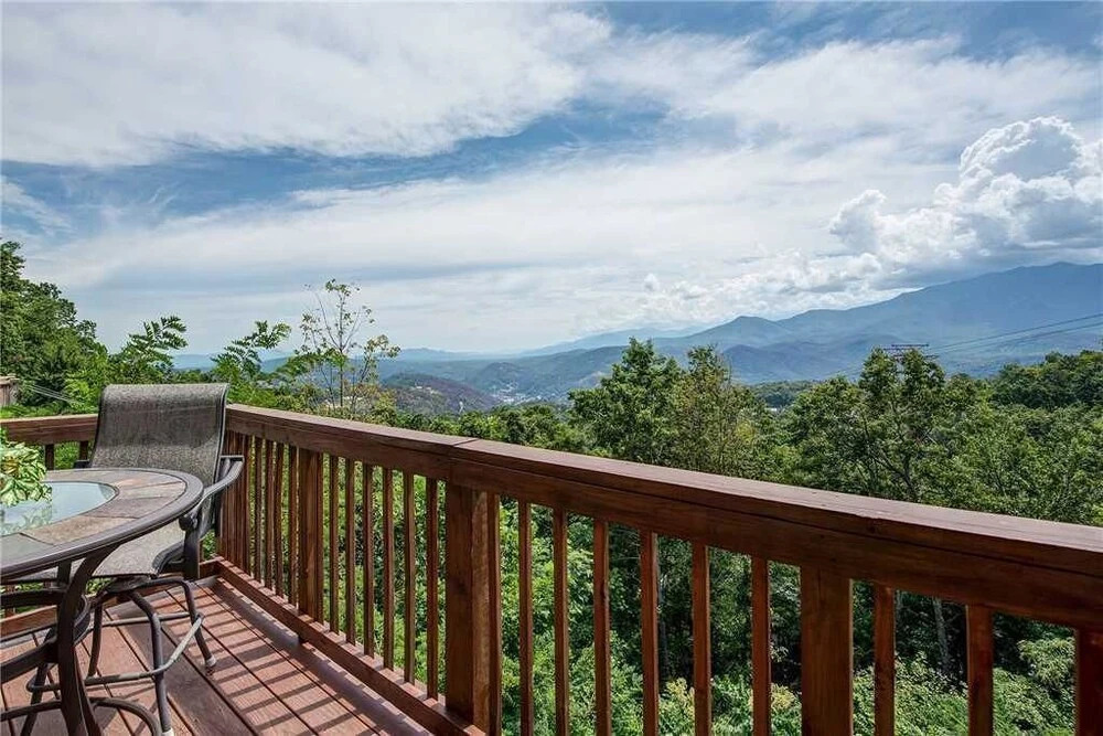 Smoky Mountain View 3 Bedroom Home with Hot Tub