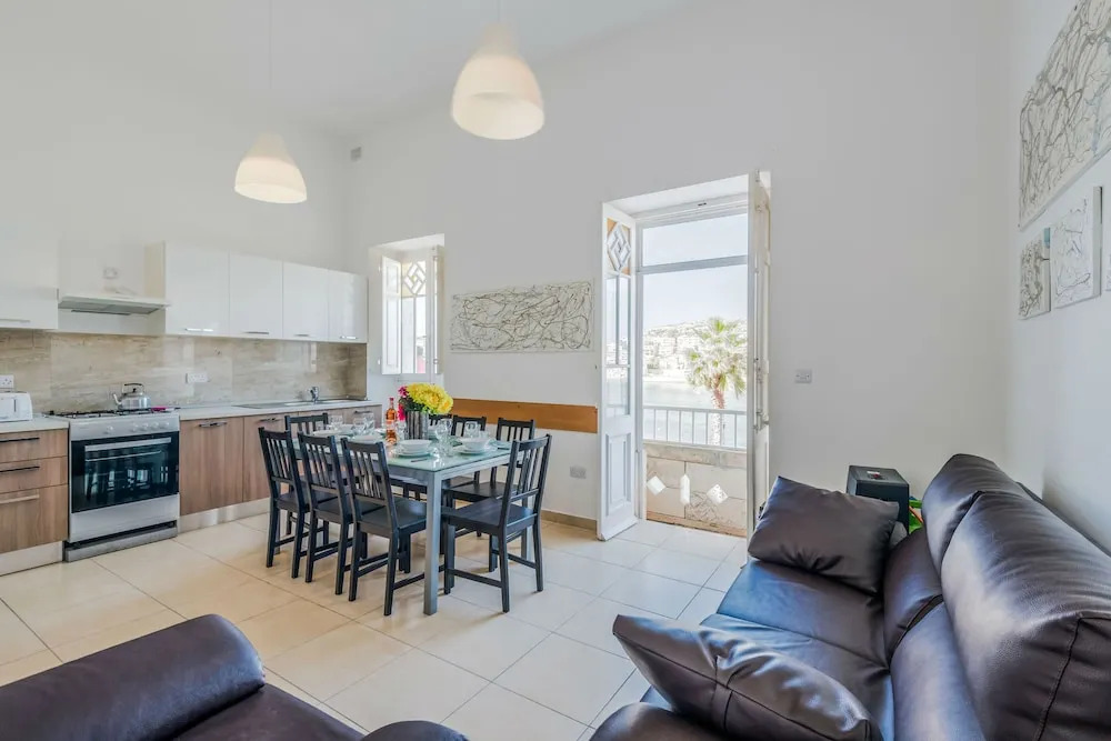 Getawaysmalta - Blue Harbour 2 Seafront 3-bedroom Apt With Large Back Terrace