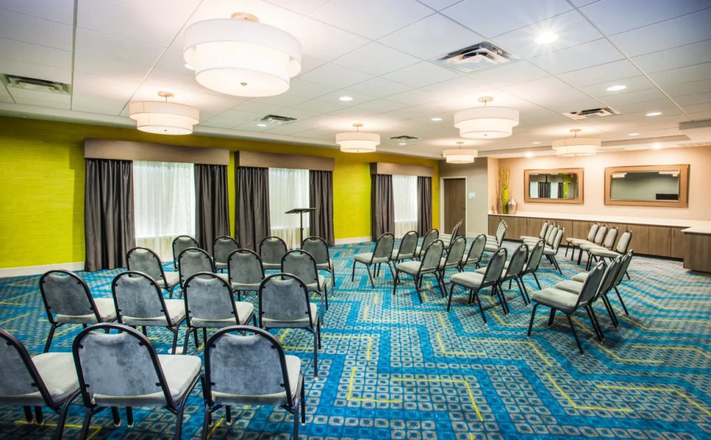 Holiday Inn Express & Suites Litchfield by IHG