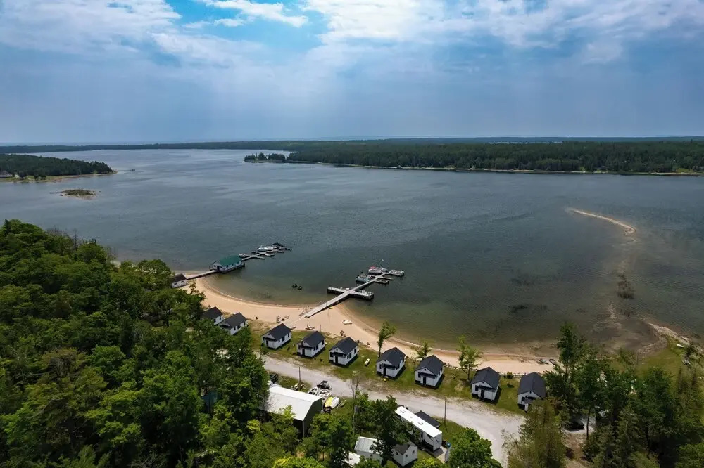 Lake Huron Shoreline Gem: Free Boats, Sandy Beach!