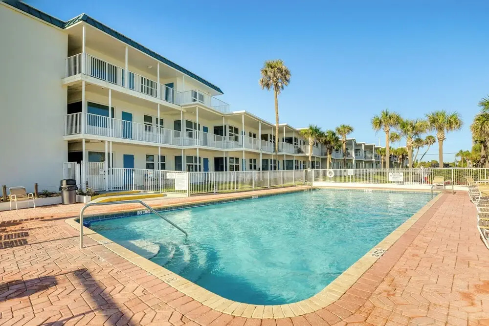 Daytona Beach Condo w/ Balcony: 5 Mi to Speedway!