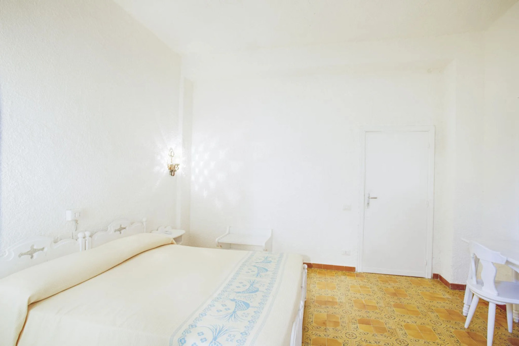 HOTEL Al FARO , SPIAGGIA LA CINTA ,SAN TEODORO